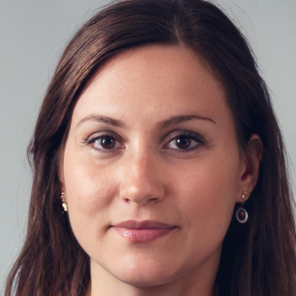 Retrato profesional de instructora de finanzas personales